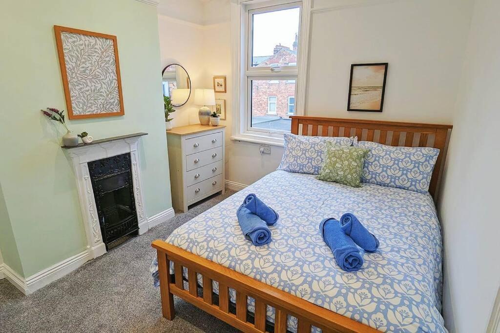 Seaside Escapes - With Relaxing Hot Tub! Holiday home