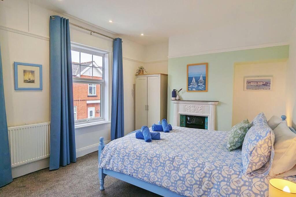 Seaside Escapes - With Relaxing Hot Tub! Holiday home *