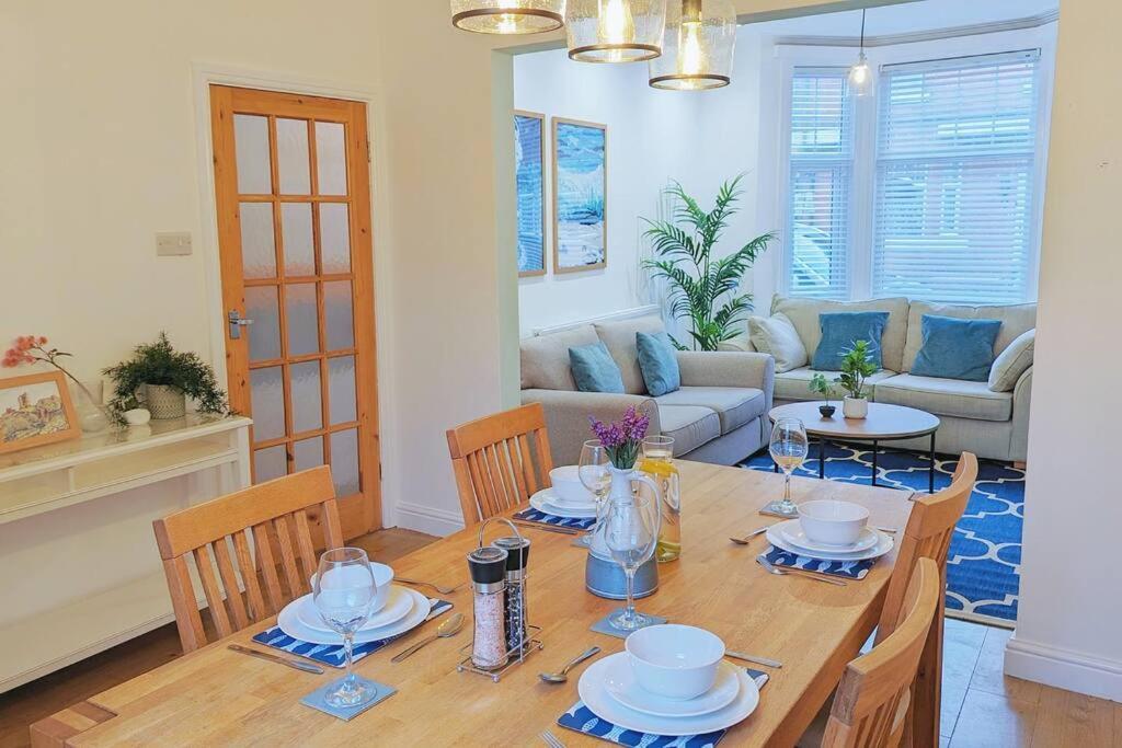 Seaside Escapes - With Relaxing Hot Tub! * Scarborough