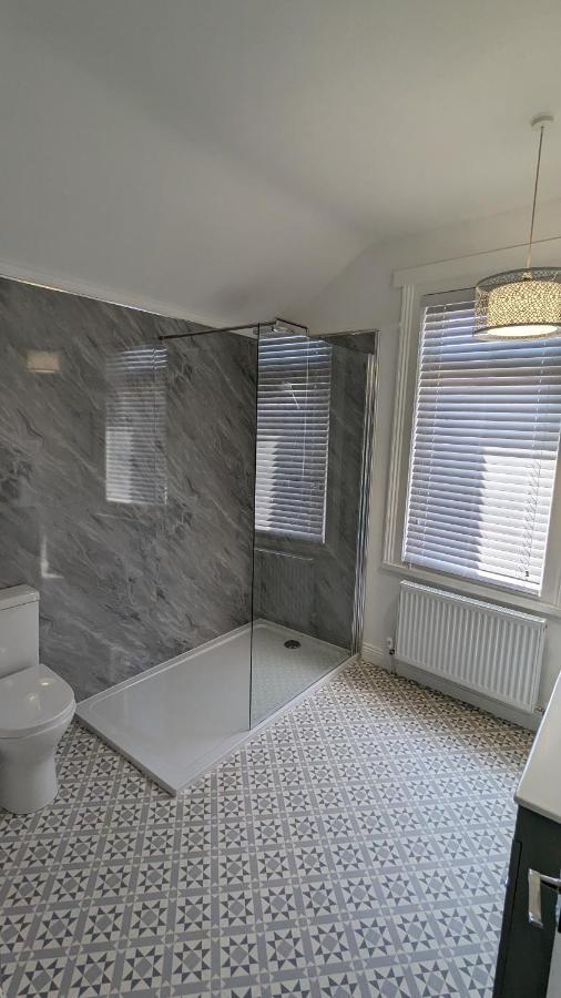 Seaside Escapes - With Relaxing Hot Tub! Holiday home Scarborough